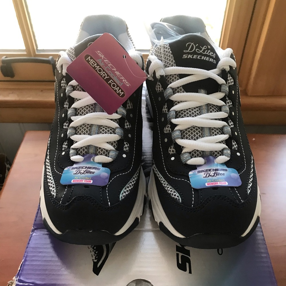 Skechers memory foam womens sneakers. Never worn, new in box, all tags. Size 6.5